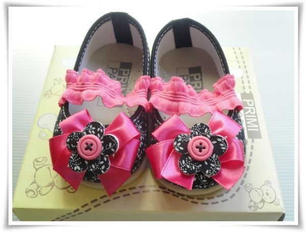 Sapatinho Preto Estampado com Detalhe Rosa